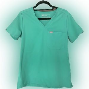 FIGS Catarina one-pocket scrub top surgical green